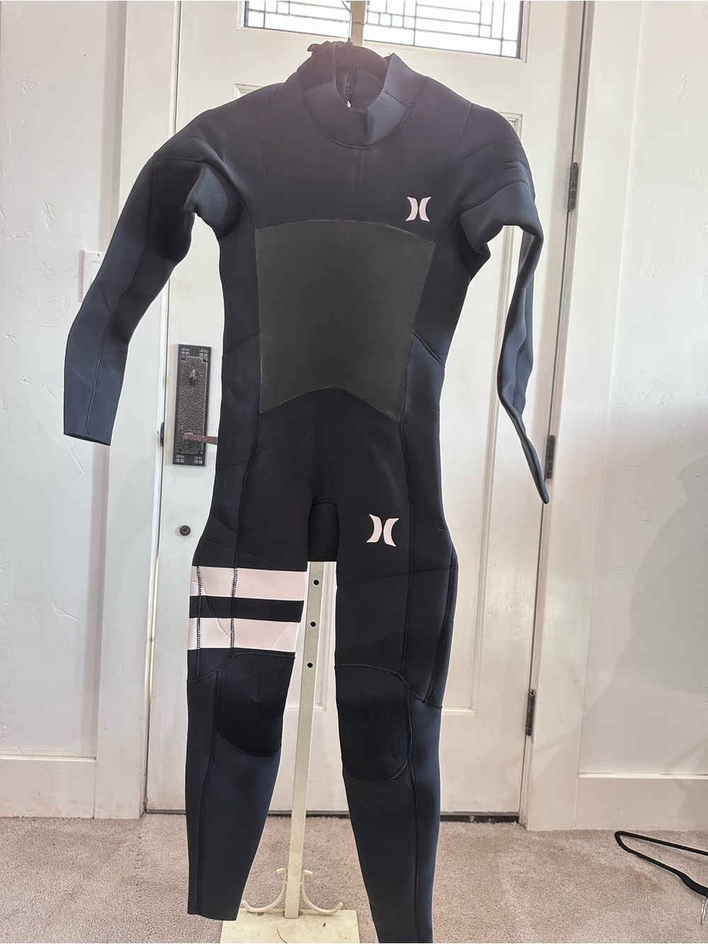 Hurley Youth Black Fullsuit Neoprene NWT size 12